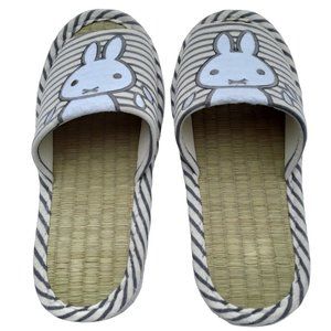 Bunny slippers with bamboo insoles and a wide width Women's size large 7 - 8